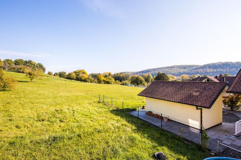 Appartamento di 4 locali senza provvigione a Lörrach-Hauingen – 131 m² vicino al nuovo Dreiland-Klinikum – Blick in die Natur vom Balkon