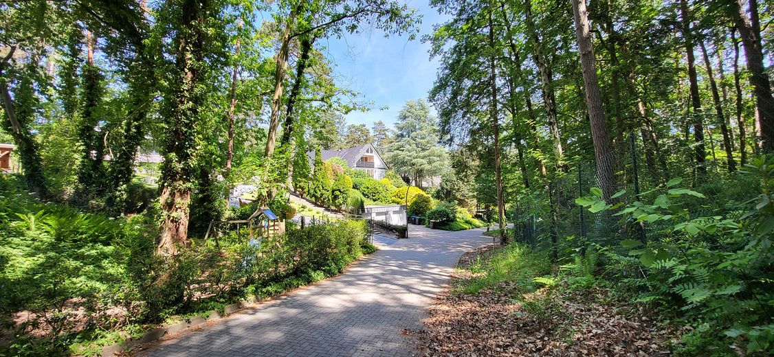 Große sonnige Dachgeschosswohnung -  Ruhige Villenlage - Südloggia - ca. 20 Min. zum Hauptbahnhof – Sicht auf das Haus im Ulenweg