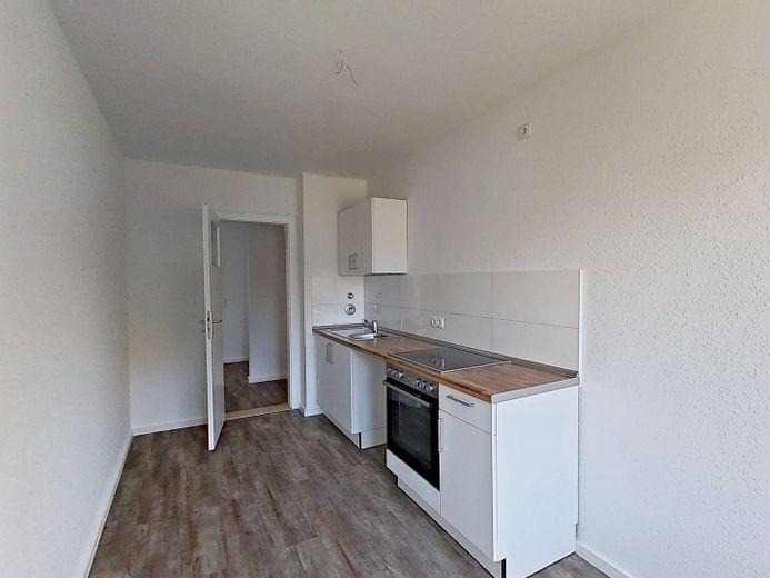 Schicke 3-Zimmer-Wohnung mit BALKON und EINBAUKÜCHE – Ansicht II: Küche