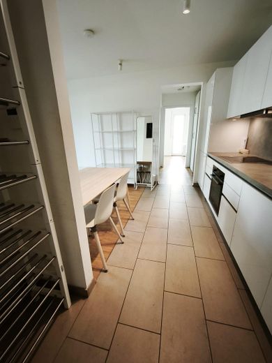 Droomachtig 2-kamerappartement op perfecte locatie voor de beurs: eersteklas verbindingen in het hart van Frankfurt – Foto 5