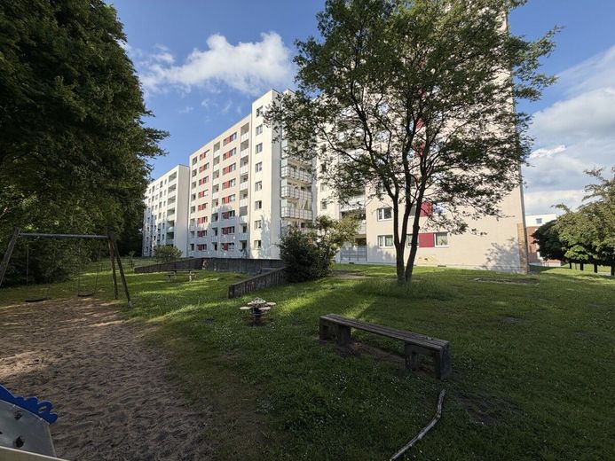 * Erstbezug nach Sanierung, 2 Zimmer Wohnung im 3. OG zu vermieten !!!* – Rückseite Gebäude