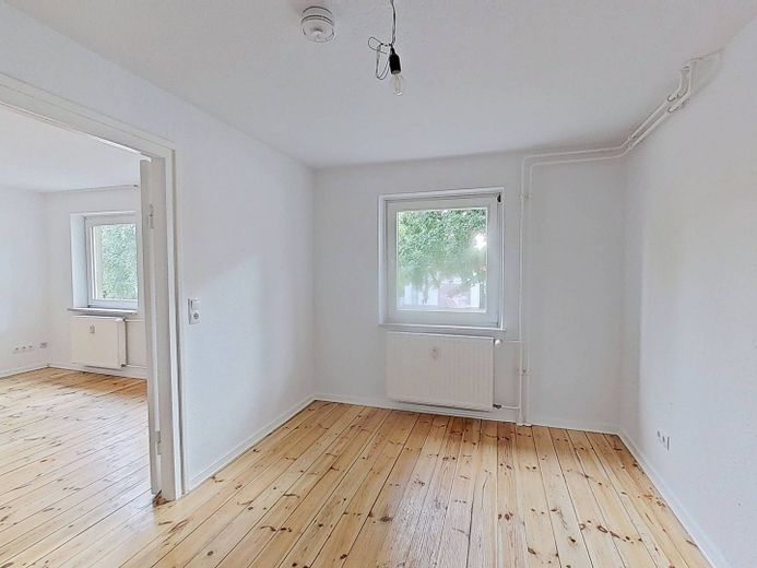 Bunte Blätter, kühles Wetter – 1 Kaltmieterlass fürs kuschelige Heim: Gemütliche 2-Zimmer-Wohnung mit Wannenbad – Ansicht I: Schlafzimmer