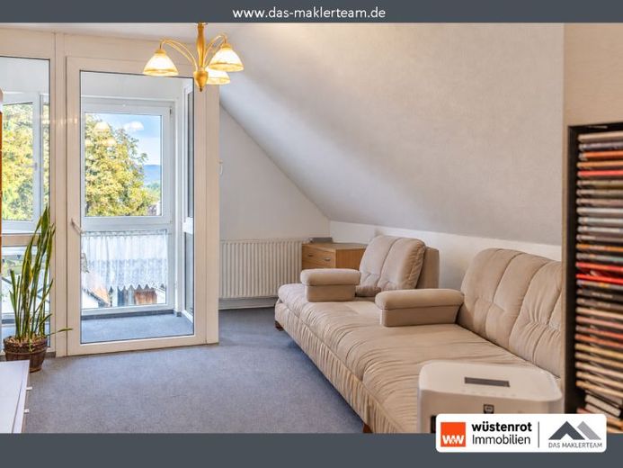 Charmante 2-ZKB-Dachgeschosswohnung – mit Wintergarten, Aufzug und Kellerabteil – Foto 1