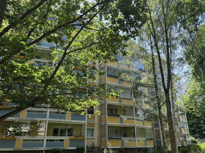 Echtes Schmuckstück. Helle Wohnung mit großem verglasten Balkon in ruhiger Lage. – फोटो 1