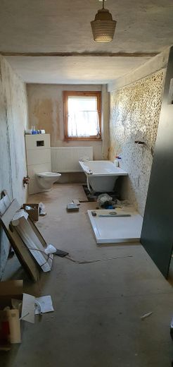 Vecchio casale con 9 stanze, garage e tre piani sottotetto – Foto 2
