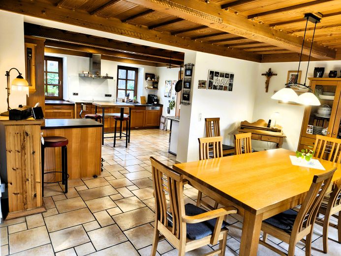 Einzigartiges Anwesen in unverbaubarer Alleinlage - naturnah wohnen, perfekt angebunden – Küche/Esszimmer