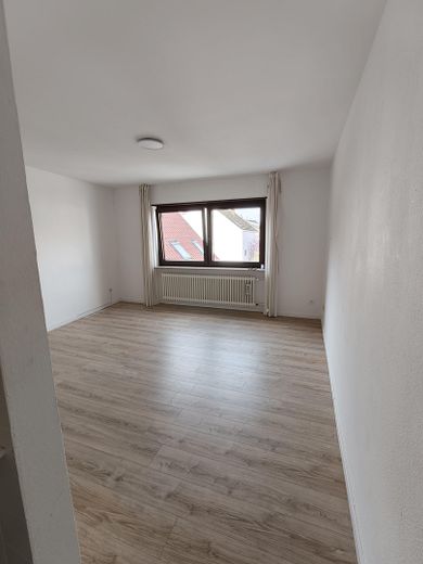 Charmantes 1,5 Zimmer Appartment mit Pantry Küche und KFZ Stellplatz - Frei ab 01.09.26 – Wohnbereich