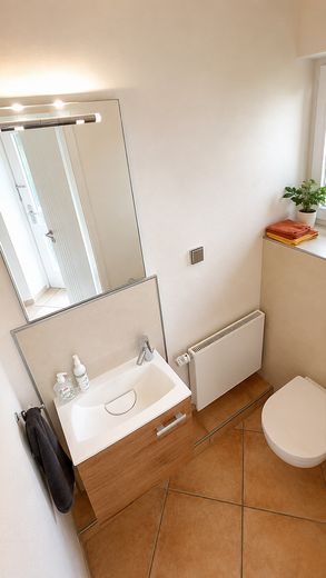 Lichtdurchflutetes Reihenendhaus in ruhiger Wohnlage von Hannover- Ricklingen – Gäste-WC; EG