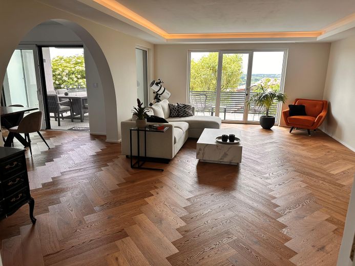 Exklusive Designvilla mit Panoramablick+Einliegerwohnung – Luxus, der Maßstäbe setzt – EG Wohnzimmer