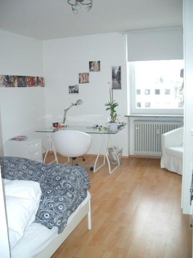 Schöne WG geeignete Wohnung mit Süd-Westbalkon – 1. Schlafzimmer