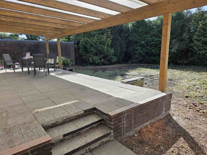!Provisionsfrei! Sanierungsbedürftiges Einfamilienhaus! – Terrasse