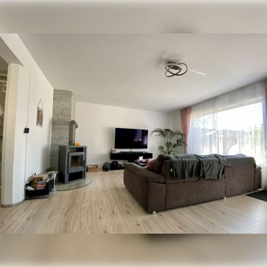 Wohnzimmer mit Kamin