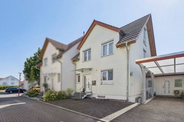 Wohnqualität auf höchstem Niveau – Doppelhaushälfte mit Wintergarten und Sauna