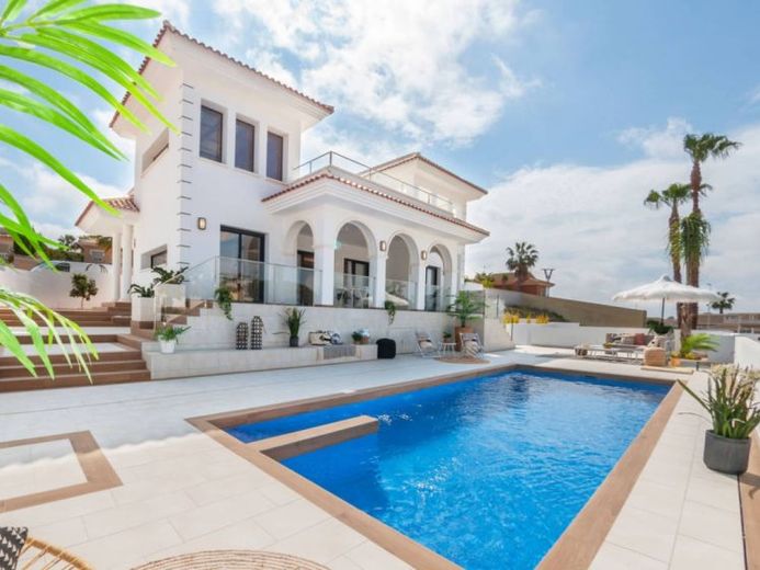 Sehr schöne Villa mit Pool möbeliert – Foto 1