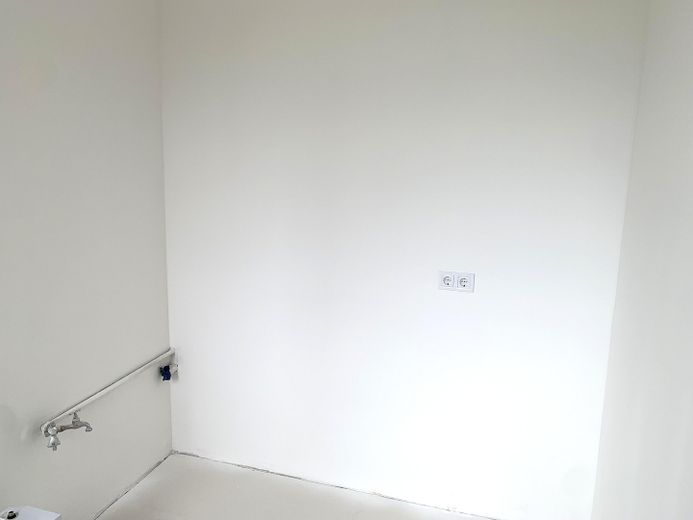 Küche zur Wand des Gäste-WC