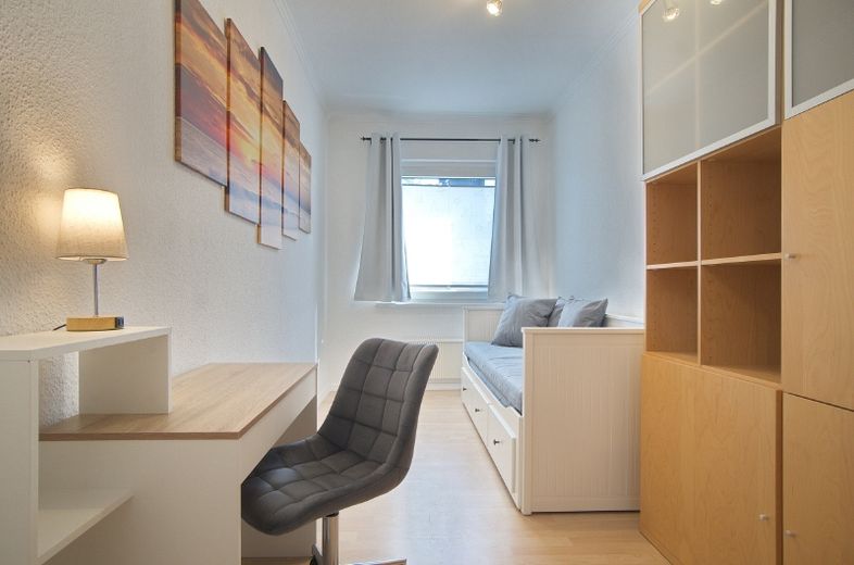 Helle, gut geschnittene und komplett möblierte 3-Zimmer-Wohnung in Rüttenscheid Nähe Girardethaus – a2dd01c52b8b65c746e80828a5a66d97f55b1e9f.jpg