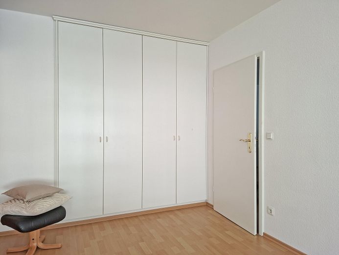 KURPARK-RESIDENZ Appartement en copropriété de 2 pièces, piscine/jacuzzi/sauna inclus dans les charges de copropriété, pompe à chaleur ! 1 place de parking en garage souterrain – maßgefertigter Einbauschrank