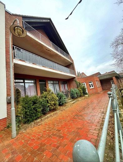 Helle 3-Zimmer-Dachgeschosswohnung mit Balkon und Küche im Zentrum Diepholz (Sanierung vor Einzug) – Foto 1