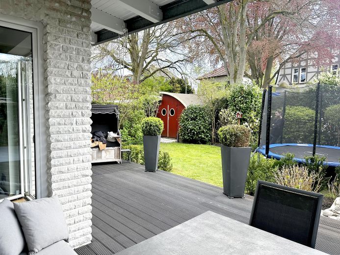 Terrasse mit Gartenblick