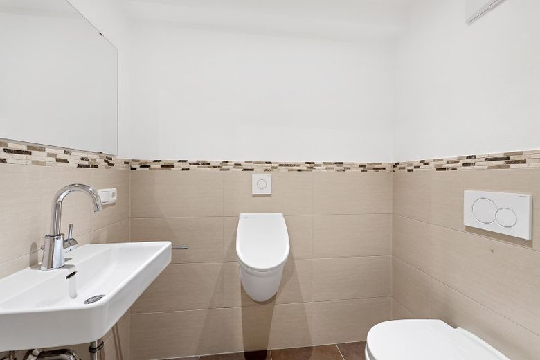 Wunderschöne, helle Galeriewohnung 4-Zimmer – Gäste WC 2.OG
