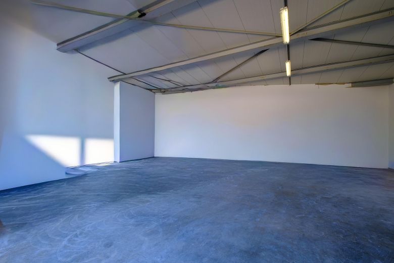 Halle, Lager oder Werkstatt mit Freifläche – Gewerbeareal flexibel teilbar – Halle A ohne Regal