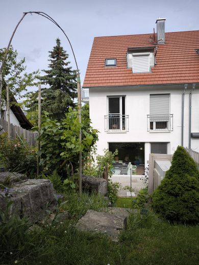 Lichtdurchflutetes Reihenendhaus mit Seeblick – Foto 1