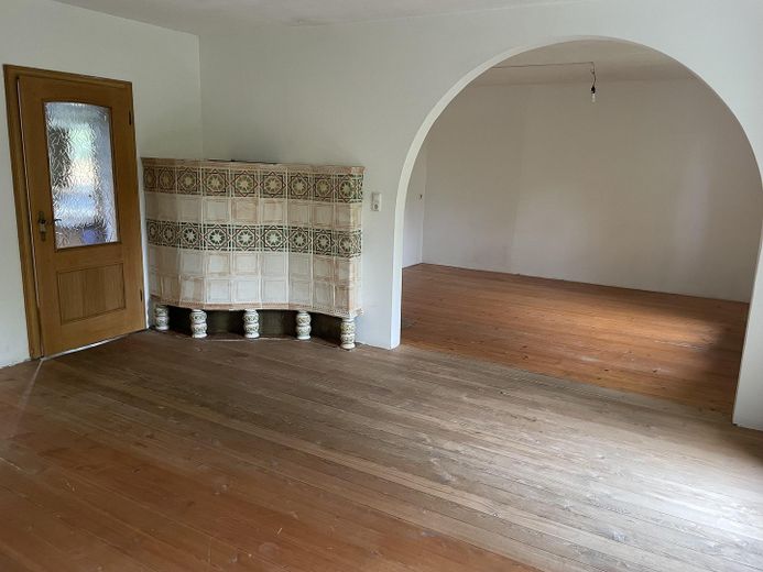 Charmantes Haus auf großem Grundstück in München Pasing – Wohnzimmer