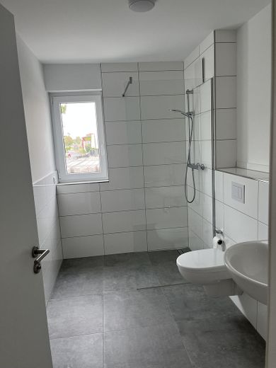 2-Zimmerwohnung in Innenstadtnähe – Badezimmer