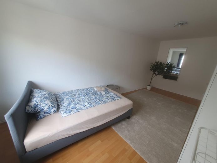 Möbliertes WG-Zimmer in top Lage – einfach einziehen! (Mittelstraße, DG-Maisionette) – Zimmer 1