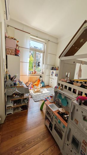 Komisyonsuz: Üç balkonlu, 4,5 odalı eski yapı hayali, ortak bahçe ve çok daha fazlası. – Kinderzimme