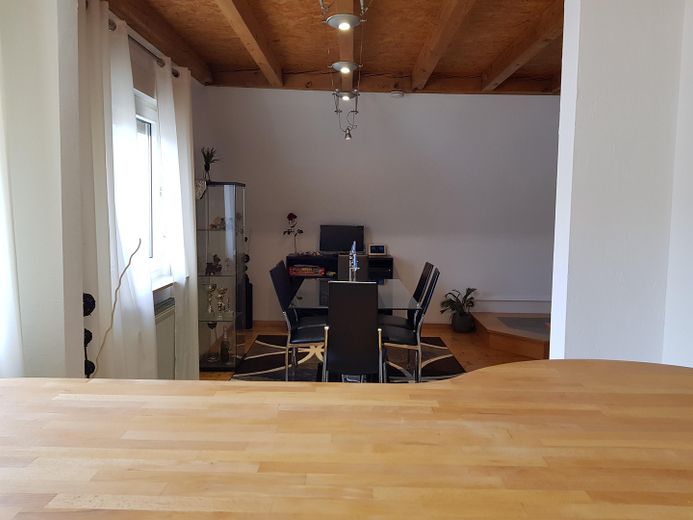Top Maisonettewohnung mit Balkon, EBK und Klimaanlagen zu vermieten – फोटो 12