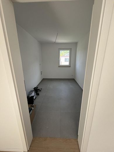 Kernsanierter Luxus (A+) mit 30m² Sonnen-Terrasse in Haslach – Abstell & Büro 