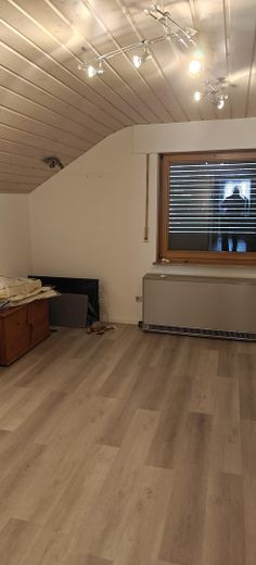 Mehrfamilienhaus mit großem Grundstück – DG Zimmer