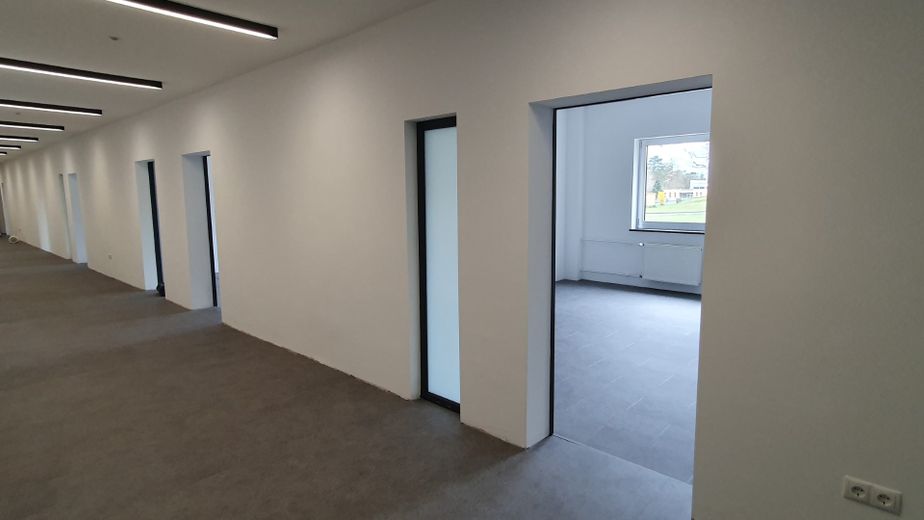 Top Büroflächen mit vielen Möglichkeiten, EUR 15,- bis 17,- pro qm warm – Flur EG