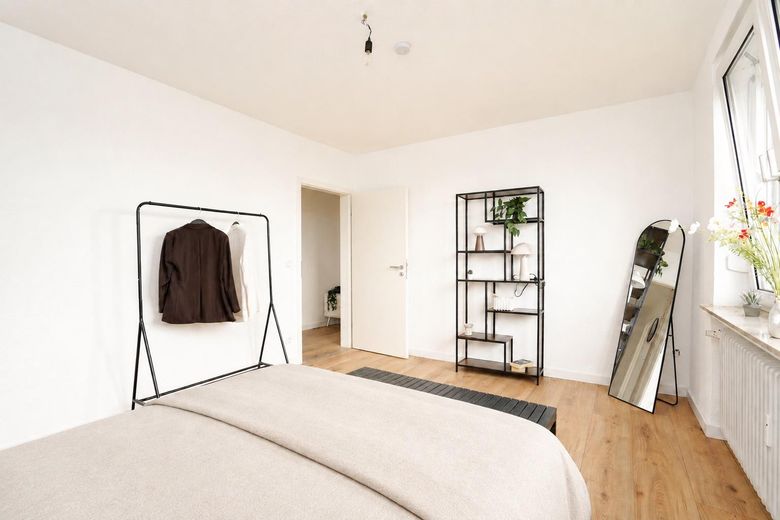 Erstbezug nach Sanierung - 2-Zimmer + neue Küche + Balkon + Garage – Schlafzimmer