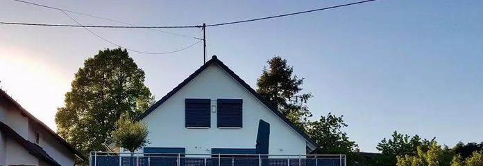 Traumhaus mit Einliegerwohnung in Saabrücken, Pool, Sauna, Klima .... – Ansicht von Straße aus