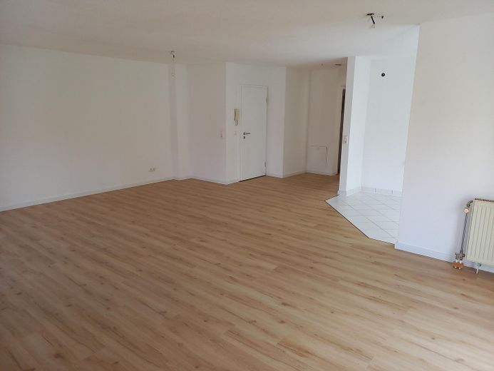 Lichtdurchflutete Zweizimmerwohnung – Wohnbereich