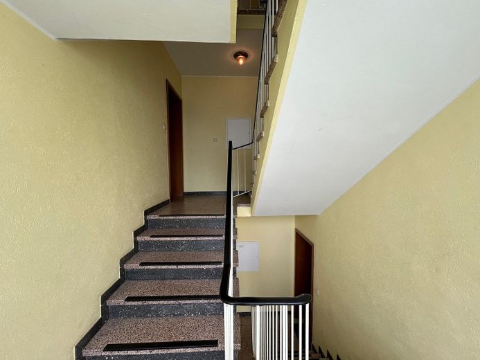 3,5-Zimmer-Wohnung zu vermieten – Treppenhaus