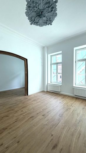 Erstbezug nach Kernsanierung - großzügige Altbauwohnung perfekt für Paar / 2er WG – Wohnzimmer / Schlafzimmer