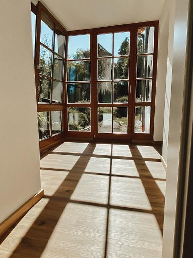 Esclusivo appartamento di 2,5 locali in posizione privilegiata a Feldafing sul lago di Starnberg – Wintergarten