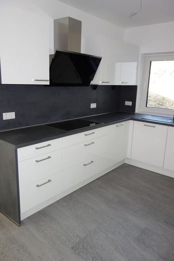 Moderne Neubau-Wohnung mit Einbauküche + großer Terrasse! – Foto 8