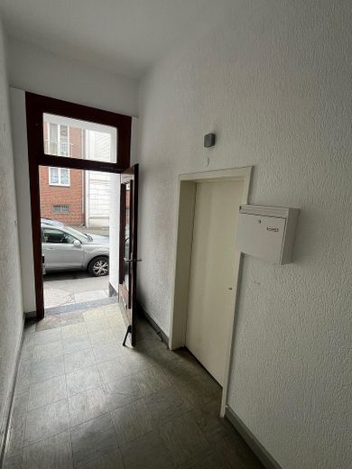 Local comercial con encanto en un edificio antiguo de ensueño, con una bonita terraza y escaparate – Foto 6
