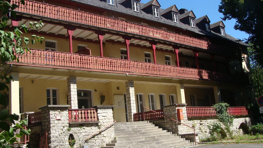 Grande proprietà con tre edifici in posizione privilegiata su un terreno boschivo di 33.600 m² – Foto 13