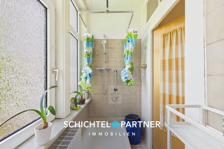 Mitte | Bezugsfrei: Stadtvilla mit 3-Einheiten oder als Einfamilienhaus – S&amp;P | Badezimmer