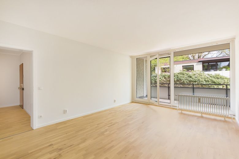 Blankenese: Moderne, ruhige 5 Zi EG/ST Whg inkl.2 Zi, Sauna, Duschbad im Souterrain – Schlafzimmer u. Süd-Ost Balkon