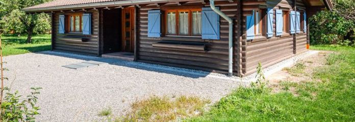 Sentirsi a casa a Engen-Neuhausen! 77 mq di superficie commerciale in una casa di tronchi dal fascino unico, con giardino!