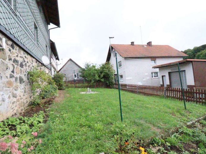 WRS Immobilien - sans commission acquéreur - Schotten - Maison individuelle avec jardin et garage – Photo 1