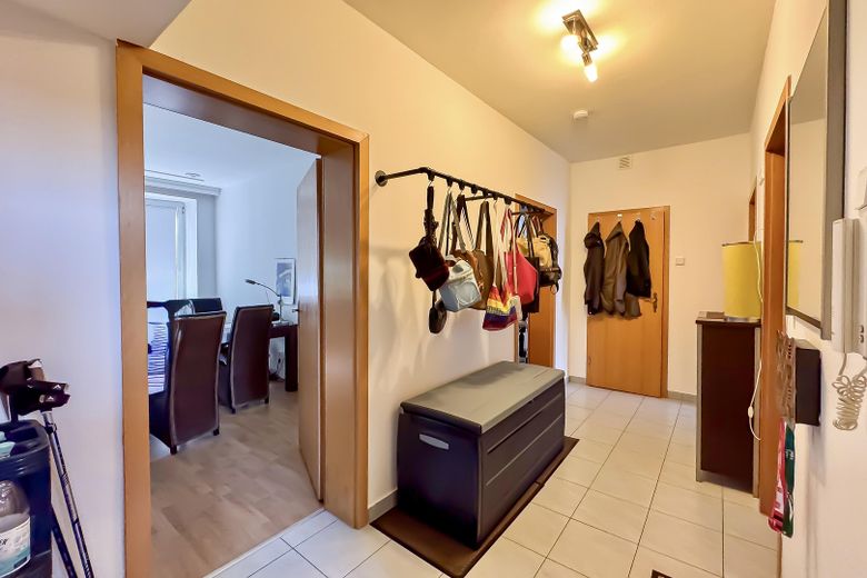 3 ODA – TERAS – ŞEHİR MERKEZİ – EN İYİ KONUM – ops. OTOPARK YERİ – Flur