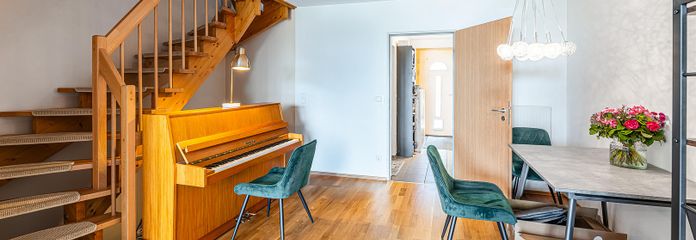 Essplatz und Treppen im EG