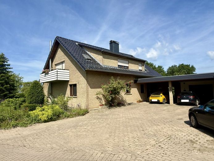 Naturnah leben &amp; Aussicht genießen - mit Garten und Doppelgarage in Exter – Hoffläche